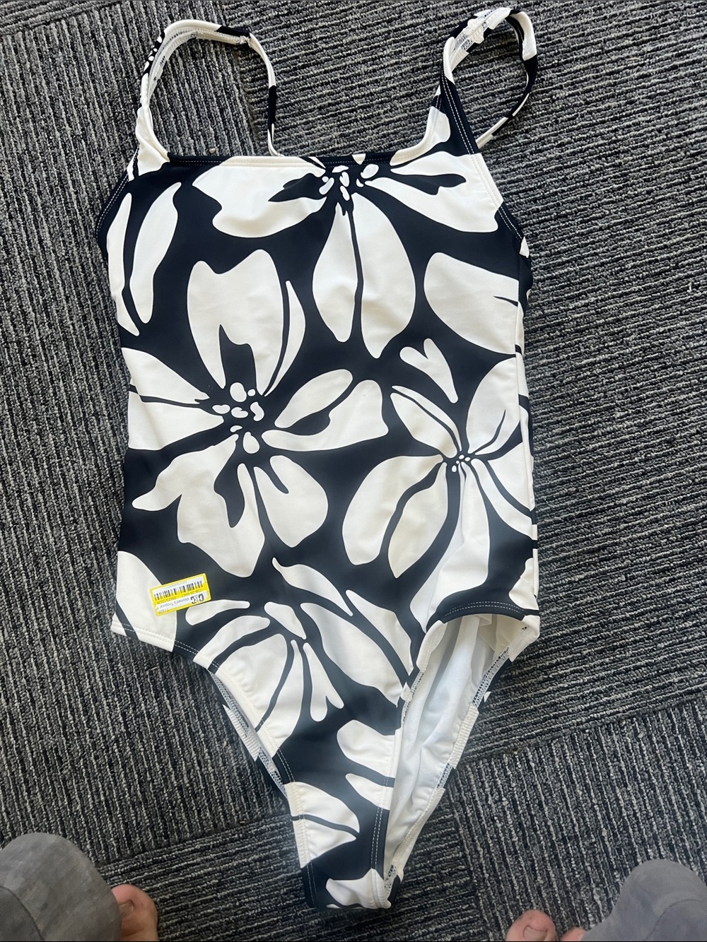 Woman’s shade & shore Black & White Floral One-Piece Swimsuit Xs 0-2